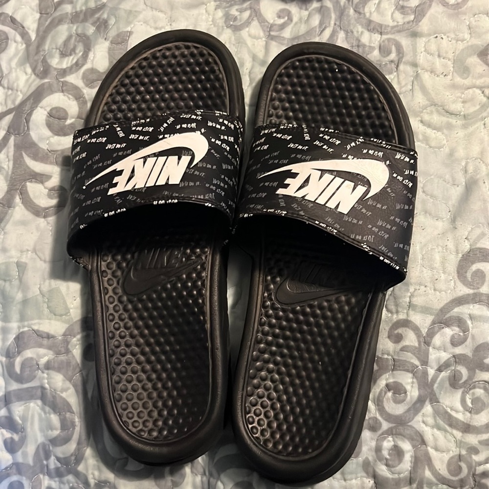 COPY - Women’s Nike Slides Size 8